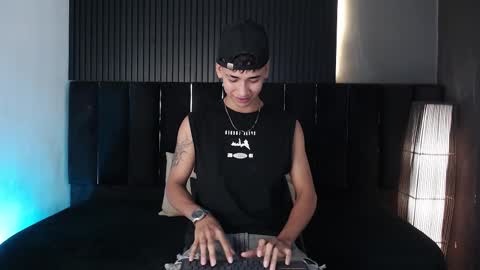 Dominic online show from November 12, 12:44 am