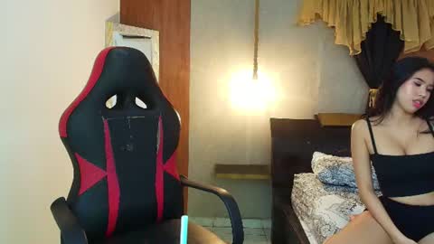 dominic_smith_ online show from July 13, 9:34 am