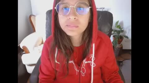 Snapshot of dominica3 chatting on March 29, 1:33 pm online show from March 29, 1:33 pm