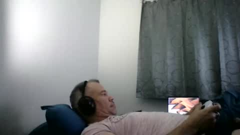 luis online show from December 1, 8:20 pm