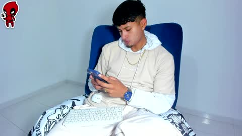 Snapshot of dominick_king chatting on April 9, 2:44 am Dominic online show from April 9, 2:44 am
