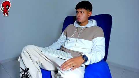 Snapshot of dominick_king chatting on April 26, 11:35 pm Dominic online show from April 26, 11:35 pm