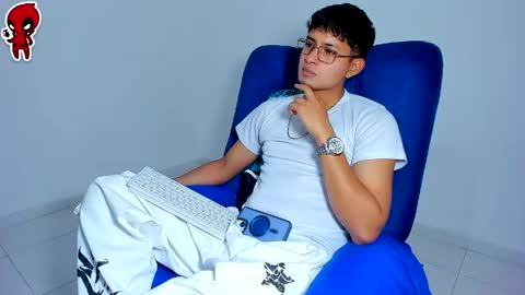 Snapshot of dominick_king chatting on May 3, 12:38 am Dominic online show from May 3, 12:38 am