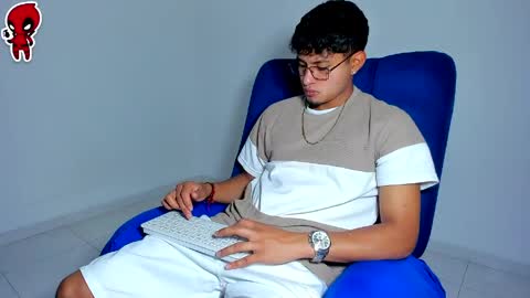 Snapshot of dominick_king chatting on May 7, 3:12 am Dominic online show from May 7, 3:12 am