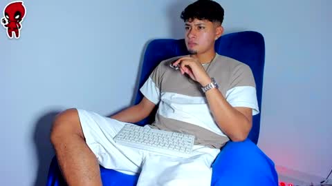 Snapshot of dominick_king chatting on June 10, 8:19 pm Dominic online show from June 10, 8:19 pm