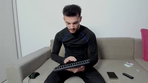 Snapshot of dominicvalente chatting on October 19, 7:47 pm dominicvalente online show from October 19, 7:47 pm