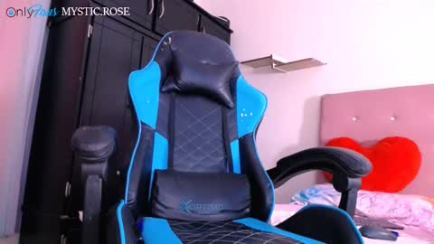   online show from December 8, 9:08 pm