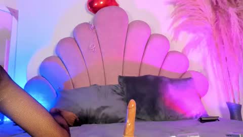 dominique online show from March 26, 7:19 pm