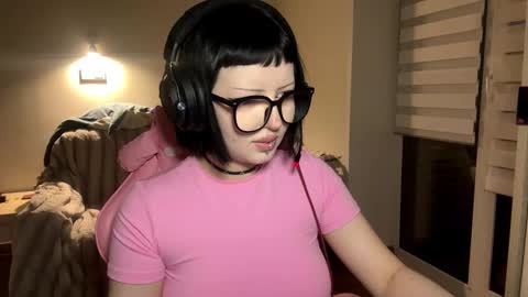 Snapshot of dominiquebreakey chatting on March 15, 1:28 pm Cati online show from March 15, 1:28 pm