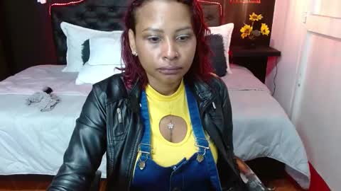 Snapshot of domink_gilr chatting on February 5, 2:08 am D O M I N K online show from February 5, 2:08 am