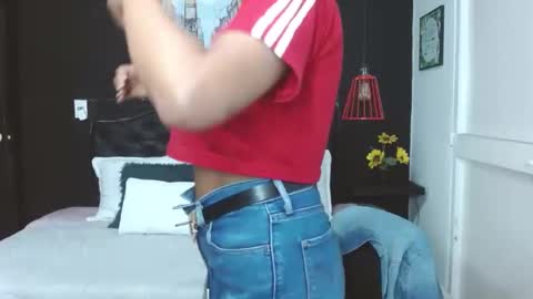 Snapshot of domink_gilr chatting on February 18, 1:54 am D O M I N K online show from February 18, 1:54 am