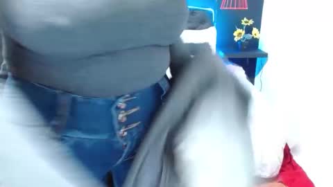 Snapshot of domink_gilr chatting on February 19, 2:33 am D O M I N K online show from February 19, 2:33 am