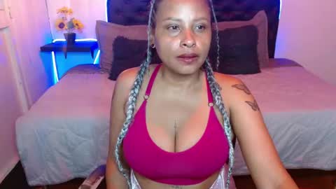 Snapshot of domink_gilr chatting on November 3, 8:26 am D O M I N K online show from November 3, 8:26 am