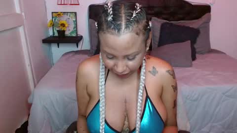 Snapshot of domink_gilr chatting on November 16, 7:52 pm D O M I N K online show from November 16, 7:52 pm