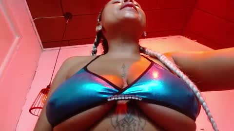 Snapshot of domink_gilr chatting on November 17, 7:58 am D O M I N K online show from November 17, 7:58 am