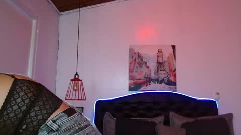 Snapshot of domink_gilr chatting on November 17, 8:47 pm D O M I N K online show from November 17, 8:47 pm