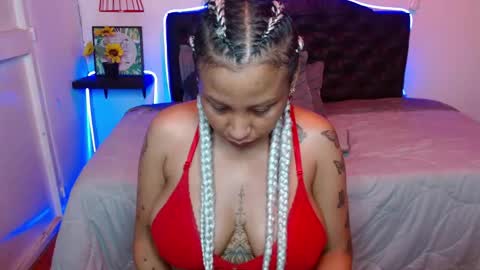 Snapshot of domink_gilr chatting on November 18, 8:52 am D O M I N K online show from November 18, 8:52 am