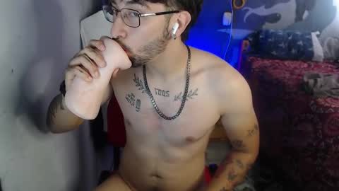 Snapshot of dominus_kane chatting on November 4, 3:00 pm dominus_kane online show from November 4, 3:00 pm