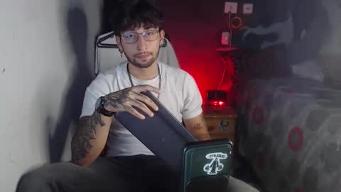 Snapshot of dominus_kane chatting on November 23, 6:35 am dominus_kane online show from November 23, 6:35 am