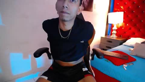 Snapshot of dominusblack chatting on March 18, 5:21 am dominusblack online show from March 18, 5:21 am