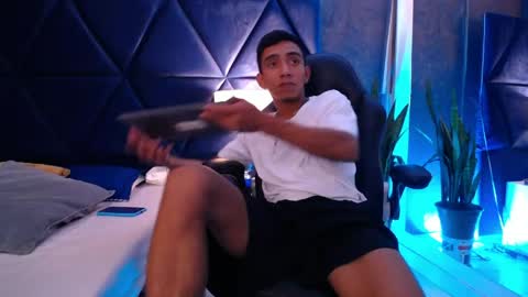 Snapshot of dominusblack chatting on March 28, 4:12 am dominusblack online show from March 28, 4:12 am