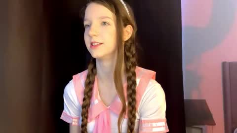 Snapshot of domitilabarrus chatting on March 10, 7:52 pm Kira online show from March 10, 7:52 pm