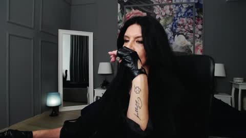 Snapshot of dommelisa chatting on December 13, 12:31 am Dom Melisa online show from December 13, 12:31 am