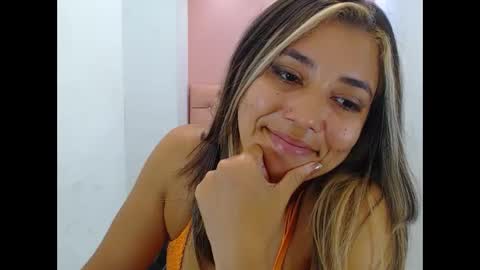 dona_tella online show from September 24, 4:43 pm