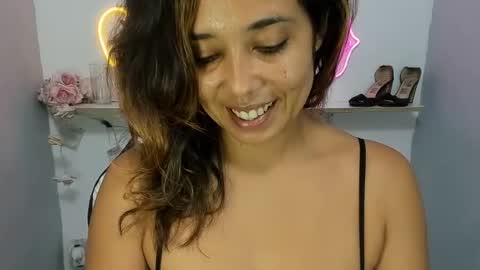 dona_tella online show from July 29, 11:08 am