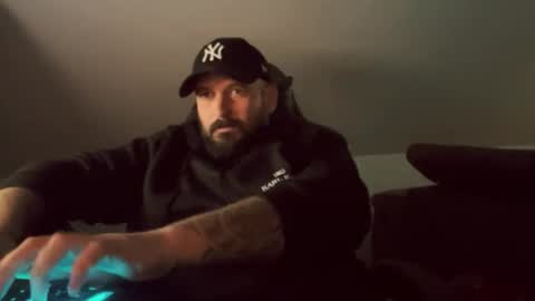 Snapshot of donchriiis chatting on November 4, 12:32 am donchriiis online show from November 4, 12:32 am