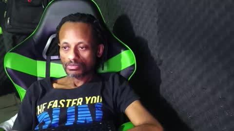 Snapshot of dondiego5511 chatting on March 6, 10:50 pm dondiego5511 online show from March 6, 10:50 pm