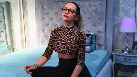 Donna online show from December 17, 11:05 pm