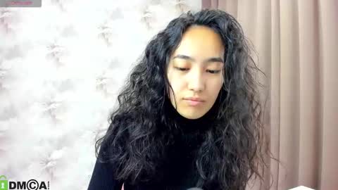 Aura online show from October 2, 3:02 am