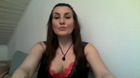 DonnaLive online show from April 6, 8:10 pm