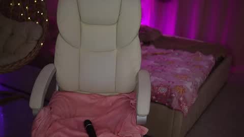Snapshot of donnalust chatting on May 10, 6:07 am DONNA online show from May 10, 6:07 am
