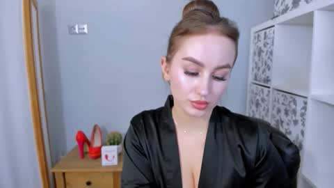 DonnaSensual online show from November 19, 3:45 pm