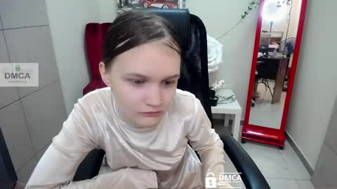 Sia online show from May 31, 6:10 am