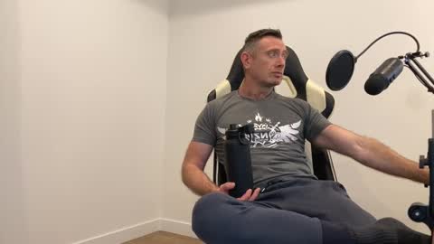 Snapshot of donnybasilisk chatting on December 14, 9:52 pm Donny online show from December 14, 9:52 pm