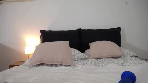 Iara online show from October 7, 9:45 pm