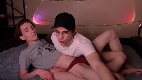 Snapshot of dontknowloool chatting on October 20, 6:52 pm EliotKenny online show from October 20, 6:52 pm