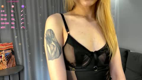 Snapshot of dontouchmyass chatting on February 25, 8:29 pm Ely online show from February 25, 8:29 pm