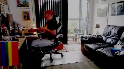 Snapshot of dopeleaf2 chatting on October 9, 11:19 am dopeleaf2 online show from October 9, 11:19 am