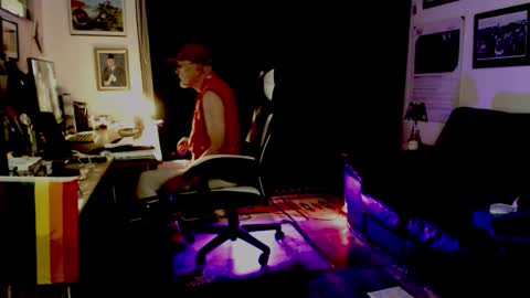 Snapshot of dopeleaf2 chatting on October 10, 10:09 pm dopeleaf2 online show from October 10, 10:09 pm