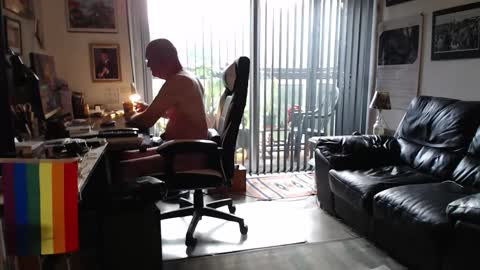 Snapshot of dopeleaf2 chatting on October 16, 8:37 am dopeleaf2 online show from October 16, 8:37 am