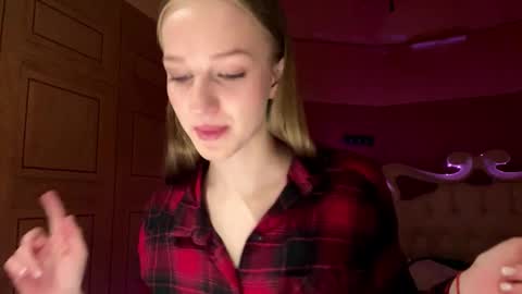 Snapshot of doreathagustave chatting on March 6, 7:43 pm Anika online show from March 6, 7:43 pm