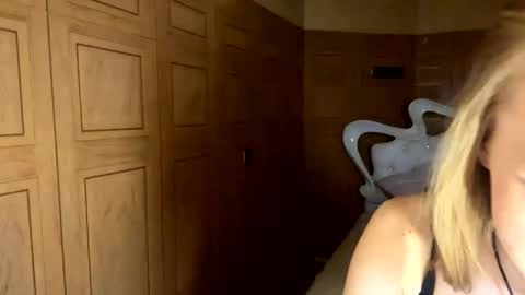 Snapshot of doreathagustave chatting on April 21, 2:51 am Anika online show from April 21, 2:51 am