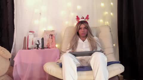 Nicolle online show from December 22, 3:00 am