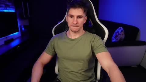 Dorian Reyes online show from January 3, 1:16 am