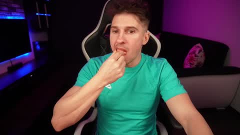 Dorian Reyes online show from January 3, 9:36 pm