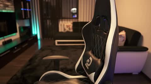 Dorian Reyes online show from February 6, 10:10 pm